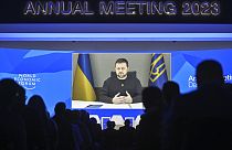 Президент Украины Владимир Зеленский выступает по видеосвязи перед участниками форума в Давосе.