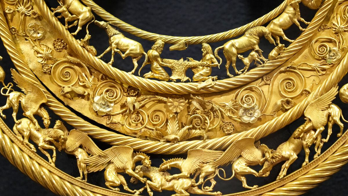 Szkíta melldísz aranyból a Kr.e. IV. századból egy királysírból a kijevi Nemzeti Kincsek Múzeumából