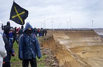 Rassemblement de protestation contre la mine à ciel ouvert de Garzweiler près du village de Lützerath, en Allemagne, le samedi 14 janvier 2023
