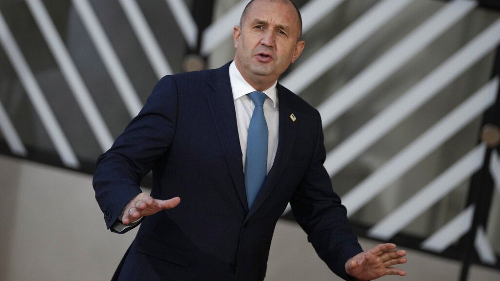 Политическа криза в България: Президентът иска социалисти да съставят правителство
