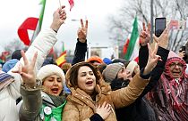 Манифестация солидарности с иранскими протестами у стен Европарламента в Страсбурге, 16 января 2023 г.
