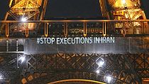 أضاء برج إيفل الليل بشعارات "أوقفوا الإعدام في إيران" و "المرأة، الحياة، الحرية" دعماً للاحتجاجات في جميع أنحاء إيران. باريس، الاثنين 16 يناير/كانون الثاني 2023
