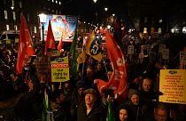Des manifestants devant le 10 Downing Street à Londres
