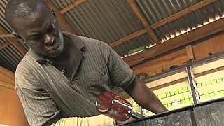 Ghana : Michael Tetteh fait revivre l'art du soufflage de verre
