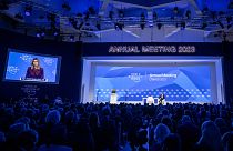 السيدة الأولى في أوكرانيا أولينا زيلينسكا توجّه كلمة للمشاركين في الاجتماع السنوي للمنتدى الاقتصادي العالمي في دافوس،17 يناير 2023.
