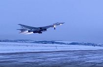 قاذفة استراتيجية من طراز Tu-160 للقوات الجوية الروسية، في مهمة دورية فوق المحيط المتجمد الشمالي.