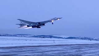 قاذفة استراتيجية من طراز Tu-160 للقوات الجوية الروسية، في مهمة دورية فوق المحيط المتجمد الشمالي.