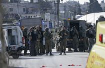 Ισραηλινοί στρατιώτες μετά το συμβάν στην Χεβρώνα