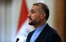 حسين أمير عبداللهيان، وزير الخارجية الإيراني  خلال مؤتمر صحفي في مقر وزارة الخارجية في طهران، إيران. 