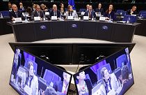Επιτροπή του Ευρωκοινοβουλίου υπό την πρόεδρο Ρομπέρτα Μέτσολα συνεδριάζει στη σκιά του σκανδάλου με το Κατάρ
