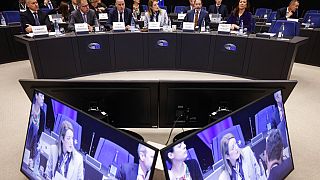 Επιτροπή του Ευρωκοινοβουλίου υπό την πρόεδρο Ρομπέρτα Μέτσολα συνεδριάζει στη σκιά του σκανδάλου με το Κατάρ