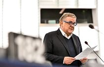 بيار أنطونيو بانزيري، عضو البرلمان الأوروبي السابق  خلال جلسة للبرلمان الأوروبي في ستراسبورغ الفرنسية.