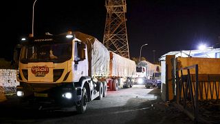 شاحنات غذائية ليبية على معبر رأس جدير الحدودي بين تونس وليبيا