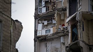 Les restes d'appartements dans un immeuble résidentiel de la ville de Dnipro, dans l'est de l'Ukraine, le 17 janvier.