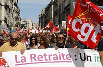 Protestos em Paris devido ao aumento da idade da reforma.