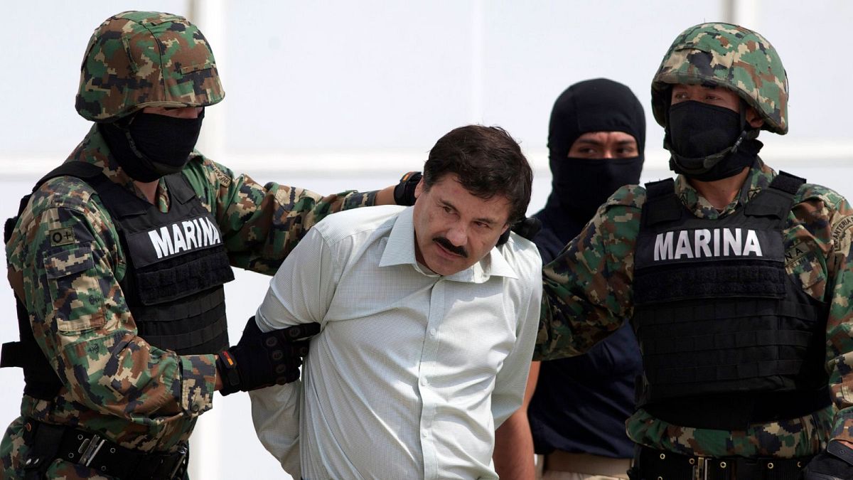 نیروهای امنیتی، ال‌چاپو سلطان مواد مخدر مکزیک را همراهی می‌کنند