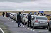 Auto in coda al confine tra Russia e Kazakistan, settembre 2022  