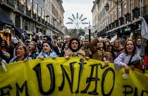 Após vários dias de greve parcial, milhares de professores de todo Portugal protestaram em Lisboa a 14 de janeiro, por melhores salários e condições de trabalho.