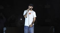 مغني الراب المغربي، الكراندي طوطو خلال حفل موسيقي في الرباط، المغرب، الجمعة 23 سبتمبر/أيلول 2022.