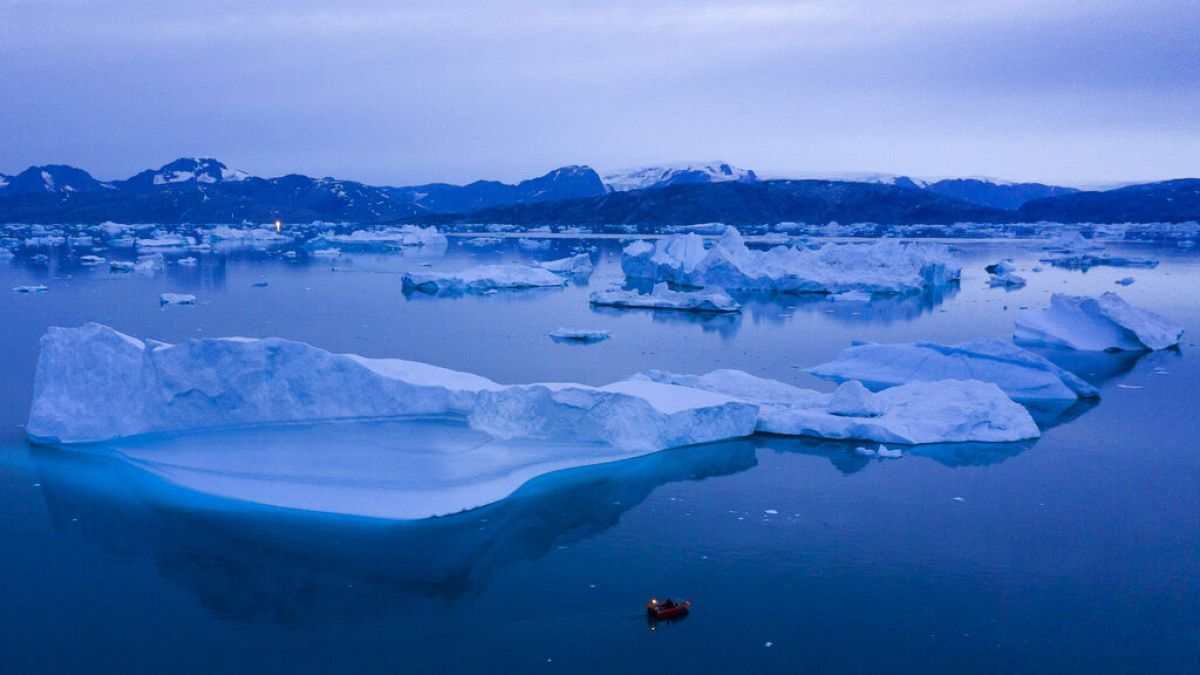 Olvadó grönlandi jéghegy