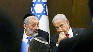 Benjamin Netanjahu miniszterelnök és a Sasz vezetője, Arije Deri
