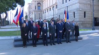 Foto de família na cimeira franco-espanhola realizada em Barcelona