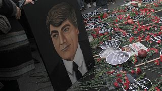 Gazeteci Hrant Dink ölümünün 16ıncı yılında Agos gazetesinin önünde törenle anıldı