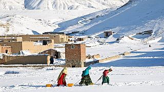 Asszonyok a hóban Kabultól északra