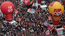 تظاهر الآلاف في شوراع باريس ومدن فرنسية عديدة يوم الخميس ضد التغييرات المقترحة في قانون التقاعد