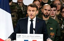 Le président français Emmanuel Macron présente ses vœux à l'armée dans la base de Mont-de-Marsan, dans le sud-ouest du pays.