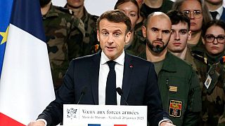Le président français Emmanuel Macron présente ses vœux à l'armée dans la base de Mont-de-Marsan, dans le sud-ouest du pays.