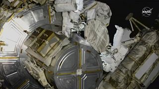 رائدا الفضاء خارج محطة الفضاء الدولية