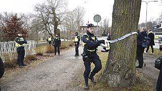 Die schwedische Polizei sperrt das Gelände vor der türkischen Botschaft in Stockholm ab