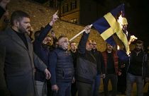 В Стамбуле протестующие сожгли флаг Швеции