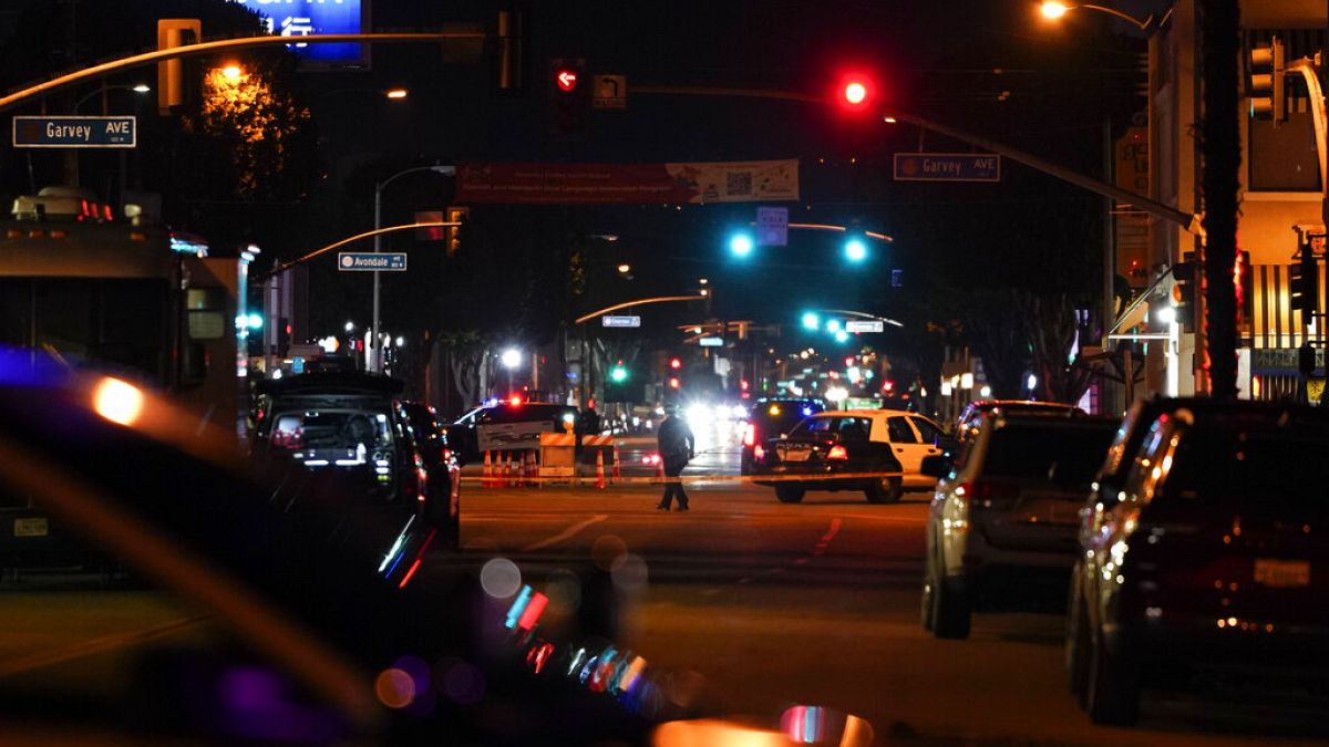 Η αστυνομία έχει αποκλείσει την περιοχή στο Monterey Park της Καλιφόρνια μετά απο περιστατικό με μαζικούς πυροβολισμούς