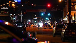 Η αστυνομία έχει αποκλείσει την περιοχή στο Monterey Park της Καλιφόρνια μετά απο περιστατικό με μαζικούς πυροβολισμούς