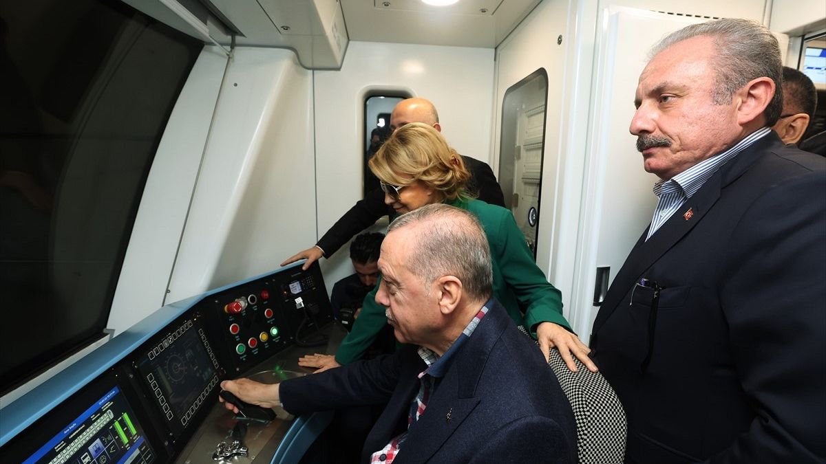 Il presidente turco Recep Tayyip Erdoğan sulla nuova metro ultraveloce che collegherà l'aeroporto internazionale di Istanbul