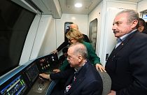 Recep Tayyip Erdoğan, el presidente de Turquía, en uno de los vagones del nuevo metro.