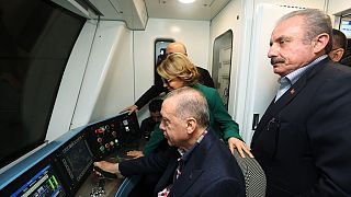 Recep Tayyip Erdoğan, el presidente de Turquía, en uno de los vagones del nuevo metro. 