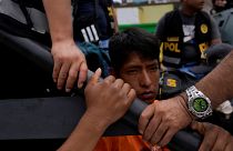 Elfogott tüntető Peru fővárosában, Limában