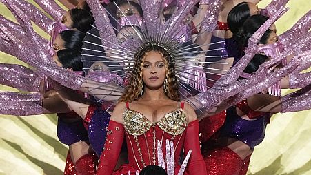 Beyoncé performs her first live show in 4 years in Dubai to help launch the city’s new luxurious hotel: The Atlantis Royal