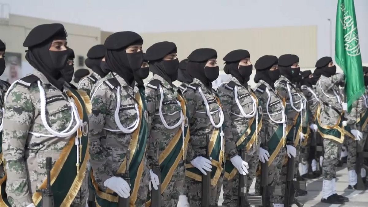 الاستعراض العسكري للمجندات السعوديات