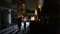 Pakistan'ın Rawalpindi kentinde yaşanan elektrik kesintisi (arşiv)
