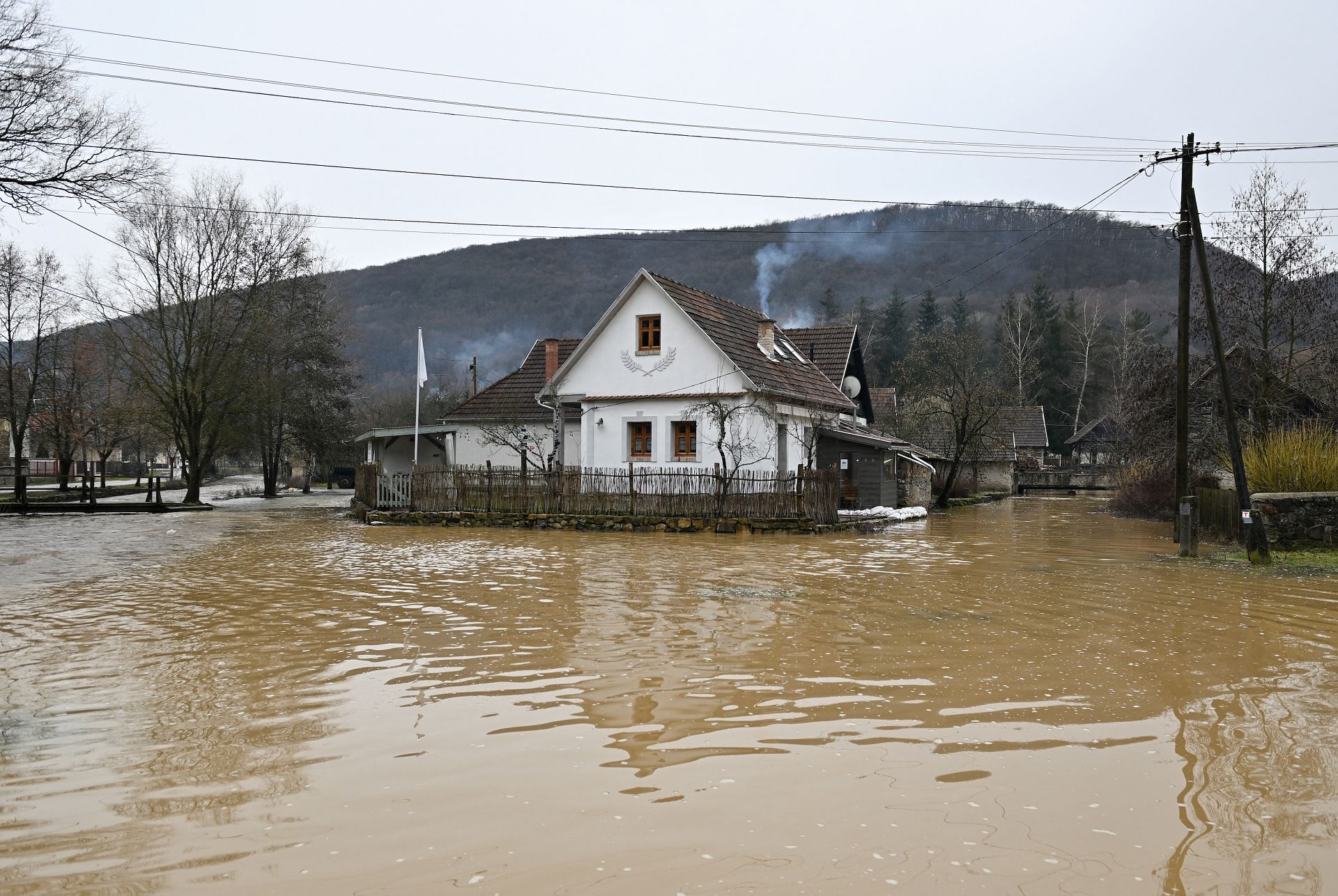 A building is surrounded by floodwater following heavy rains in Josvafo, Hungary, 20 January.MARTON MONUS/REUTERS