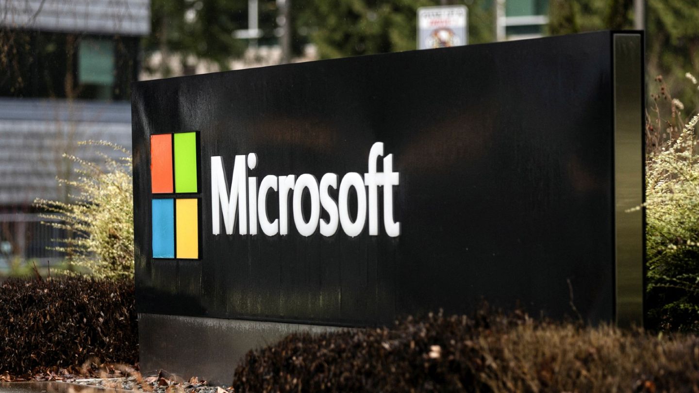 Microsoft Considered Investing Billions in Apple to Compete With Google  Search