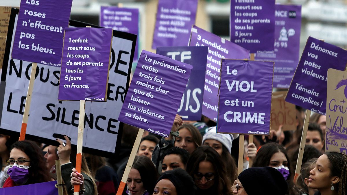 Fransa'da cinsiyet ayırımcılığına yönelik protesto