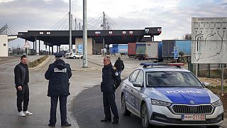 Κοσοβάροι αστυνομικοί στο συνοριακό πέρασμα μεταξύ Σερβίας - Κοσόβου