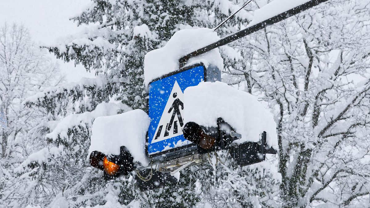 Im slowenischen Kocevje hatte der Schnee sichtbare Auswirkungen auf den Straßenverkehr