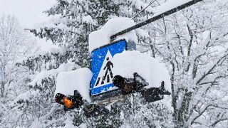 Im slowenischen Kocevje hatte der Schnee sichtbare Auswirkungen auf den Straßenverkehr