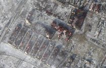 Diese Satelliten-Aufnahme zeigt die Zerstörung eines landwirtschaftlichen Gebäudes in der Ukraine.